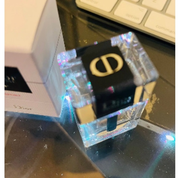 Dior - Picture 2 of 4